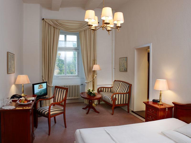 Hotel Und Restaurant Burg Schnellenberg Атендорн Екстериор снимка