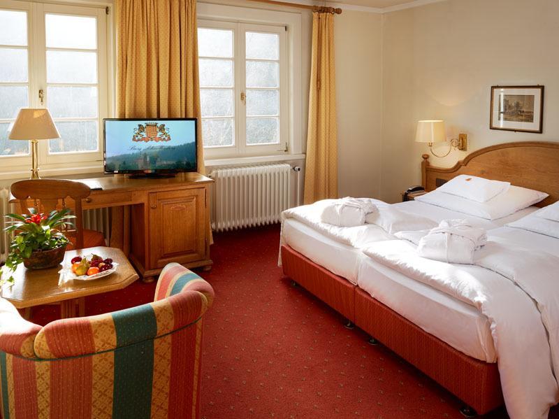 Hotel Und Restaurant Burg Schnellenberg Атендорн Екстериор снимка