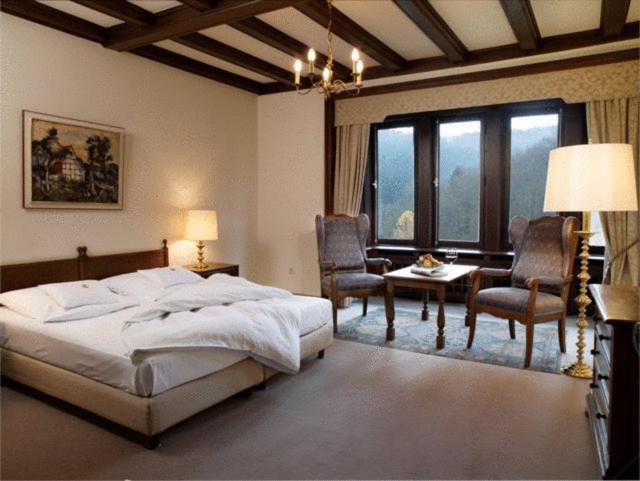 Hotel Und Restaurant Burg Schnellenberg Атендорн Екстериор снимка
