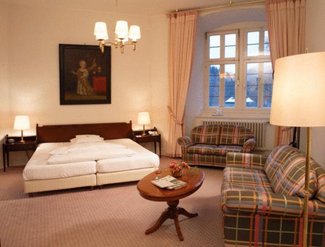 Hotel Und Restaurant Burg Schnellenberg Атендорн Екстериор снимка