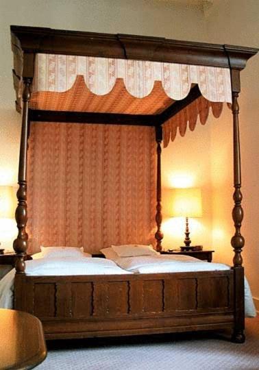 Hotel Und Restaurant Burg Schnellenberg Атендорн Екстериор снимка
