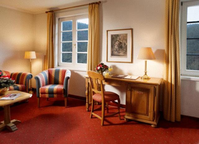 Hotel Und Restaurant Burg Schnellenberg Атендорн Екстериор снимка