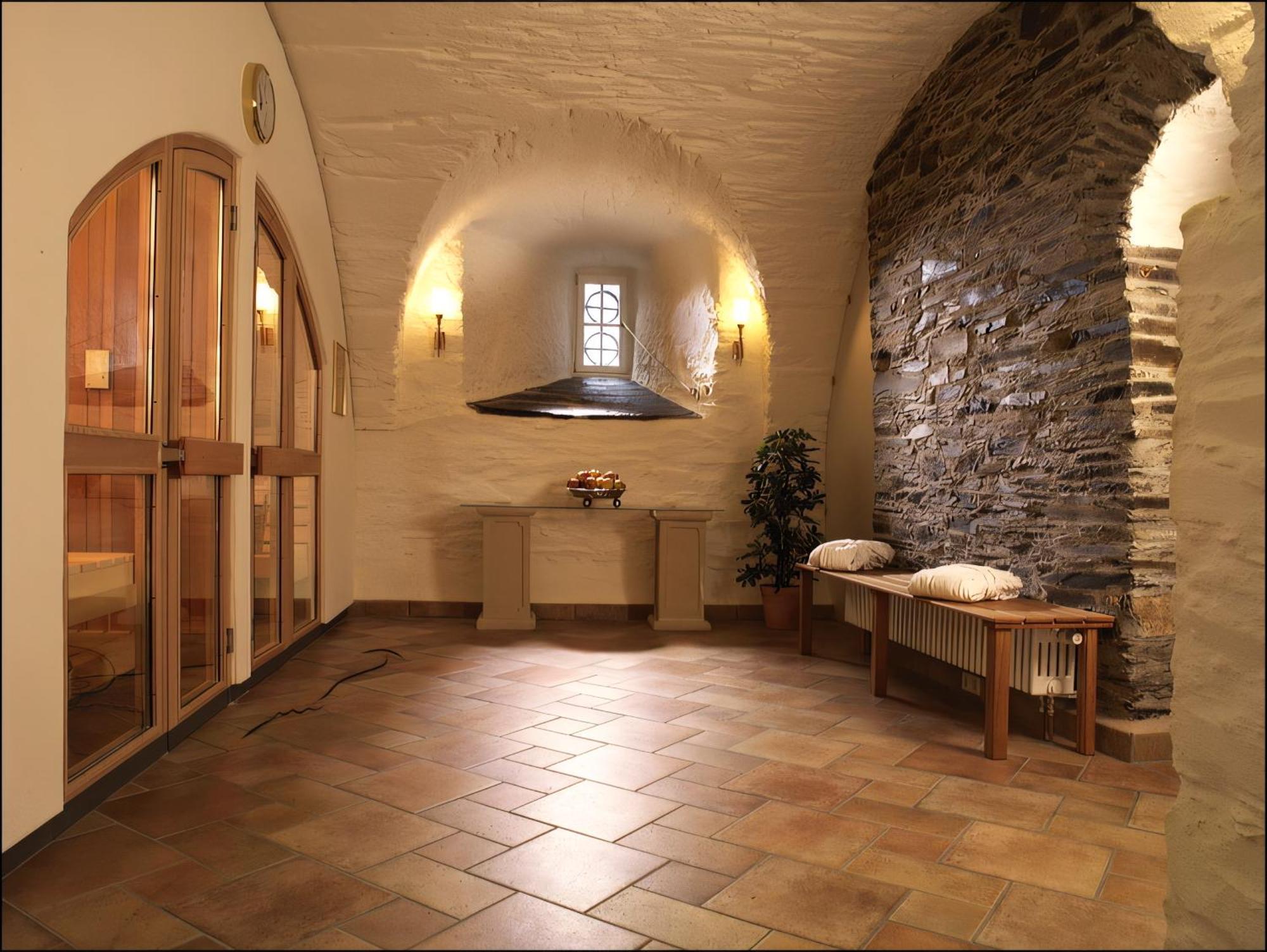 Hotel Und Restaurant Burg Schnellenberg Атендорн Екстериор снимка