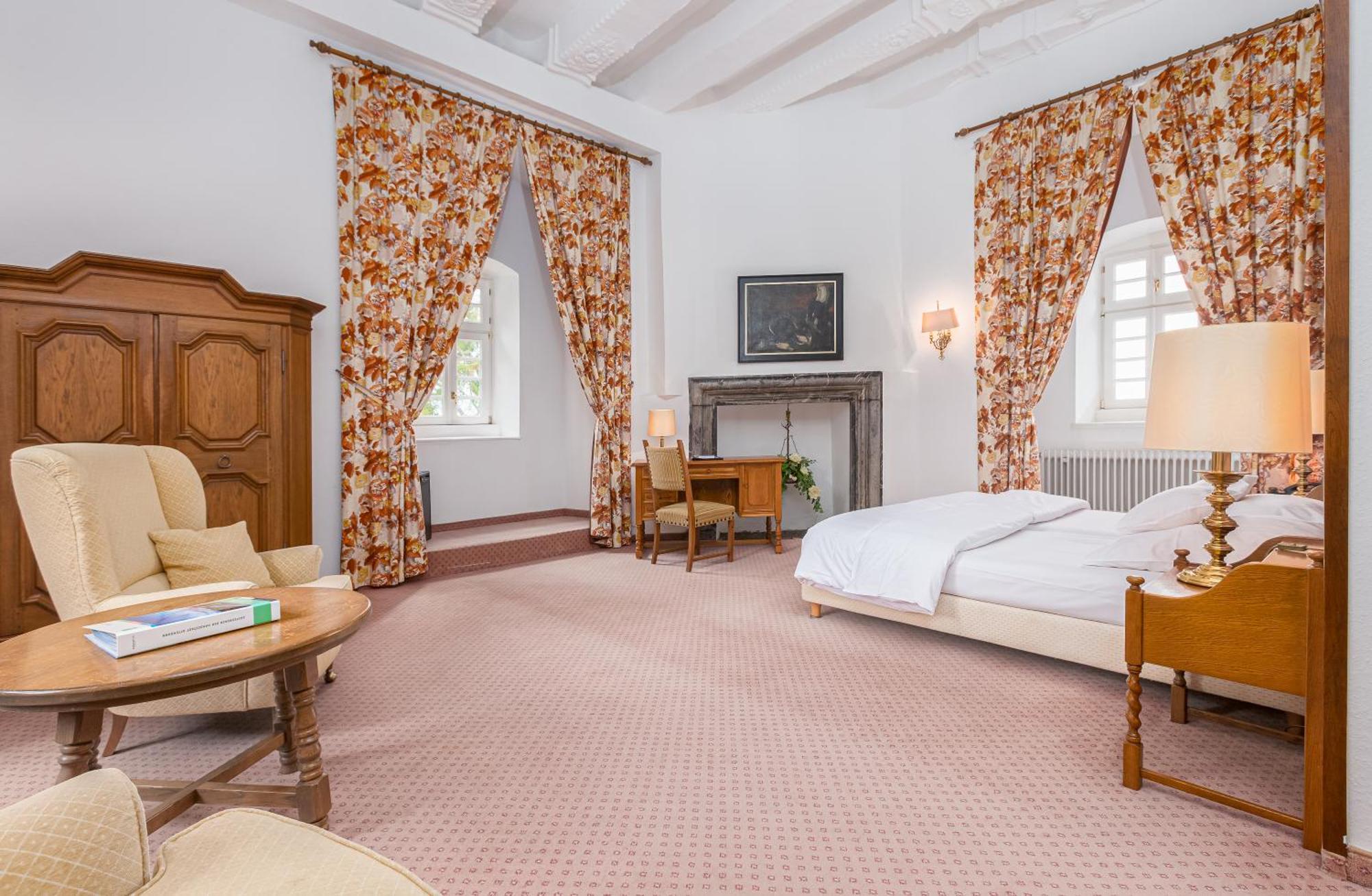 Hotel Und Restaurant Burg Schnellenberg Атендорн Екстериор снимка