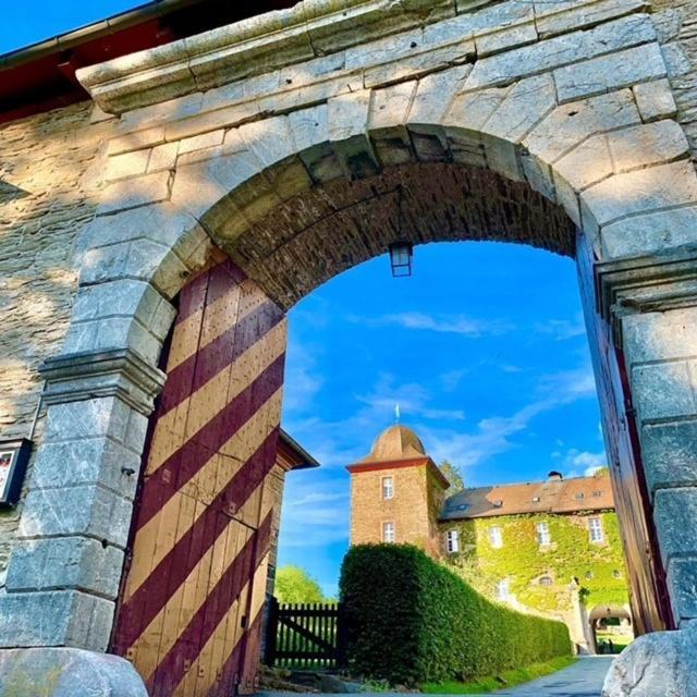 Hotel Und Restaurant Burg Schnellenberg Атендорн Екстериор снимка