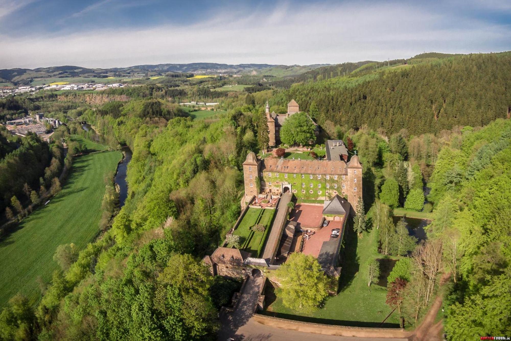 Hotel Und Restaurant Burg Schnellenberg Атендорн Екстериор снимка