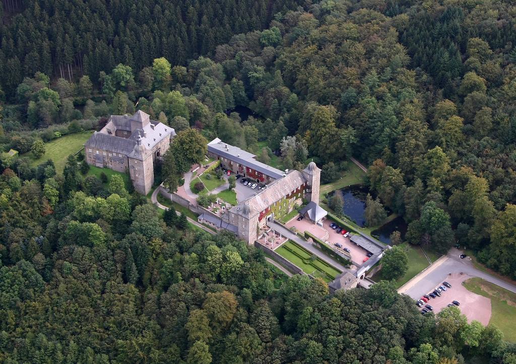 Hotel Und Restaurant Burg Schnellenberg Атендорн Екстериор снимка